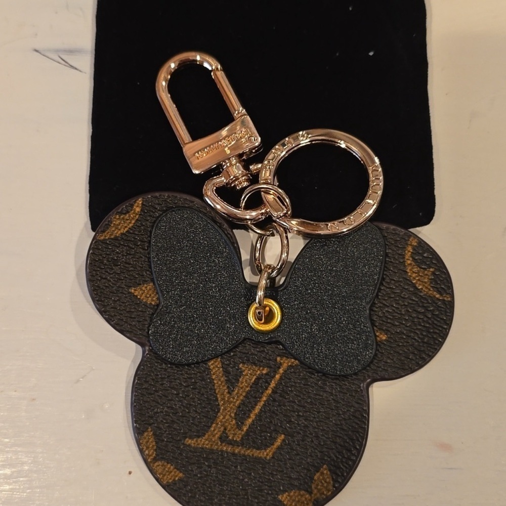 Keychain/Bag Charm Minnie Mouse Ears With Black Bow Accents & Unbranded Dustbag.